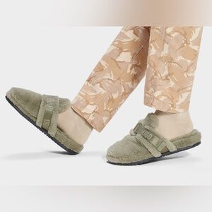 UGG FLUFF IT Men OLIVE GREEN‎ SLIPPERS NEW